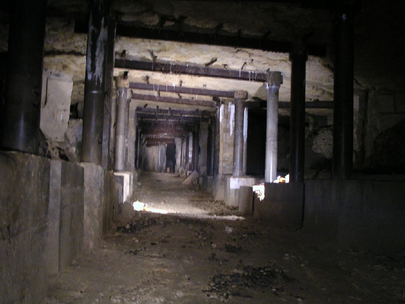 bfs_supportpassage1.jpg - Another part of the MOD section, this looks like it was a major road way, at the end of this paasage in the opposite way is the fan door.