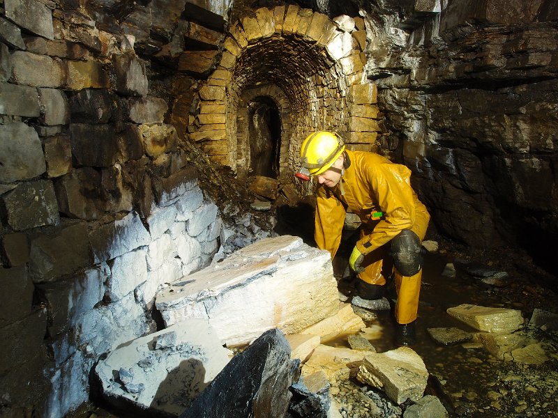 P3254925.JPG - White calcification on a large rock.