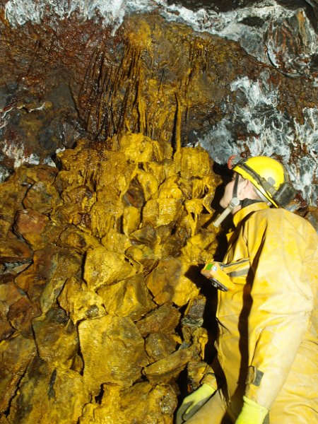 P3254940.JPG - Yellow orchreous calcite near the chute.
