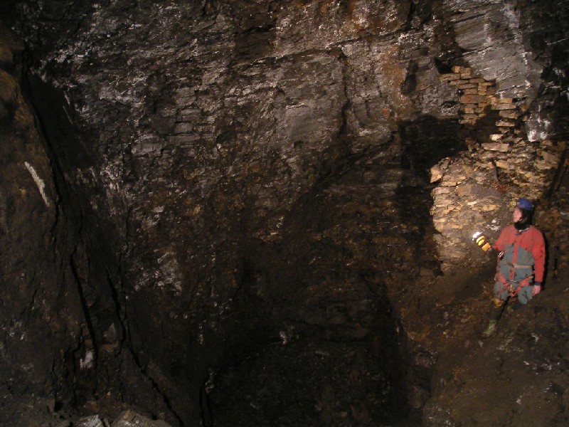 bh_compshalechamber1.jpg - The shale chamber behind the compressor house.