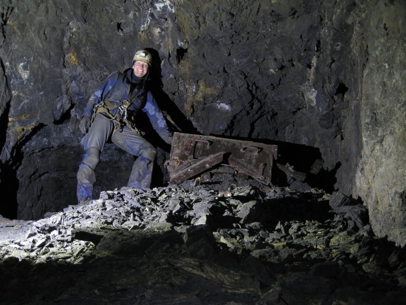 14_archer_stope_oretruckkate.jpg - Top of the slope with the collapsed ore truck.