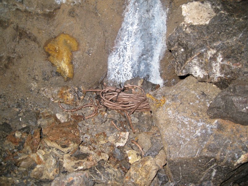 61_hbstopes_fuse.jpg - Just as I was gettting onto the rope I noticed this coil of fuse, had to get the camera out.