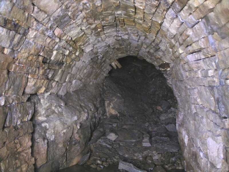 cch_airshaft_fall.jpg - Just past the air shaft is the second fall along the level.