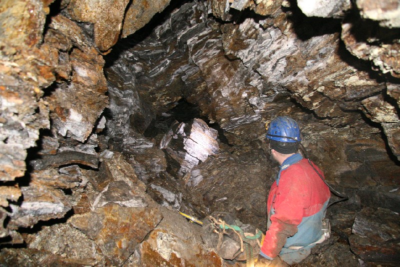 cch_insidestope5.jpg - Inside the collapse chamber. The way in from the main passage is below that chunk of shale with the spot light on it. A nice site to greet you when you pop your head through the arching.