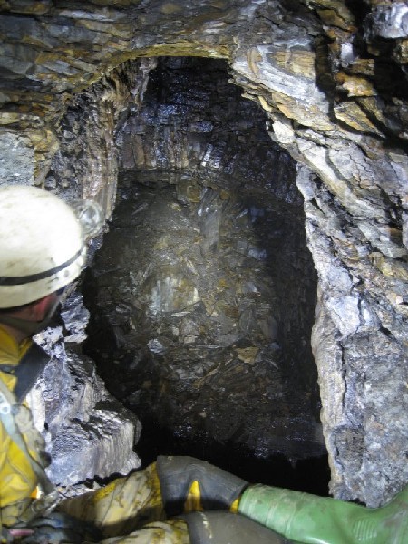 Img_3430.jpg - The end of the crosscut intersecting the large surface shaft.