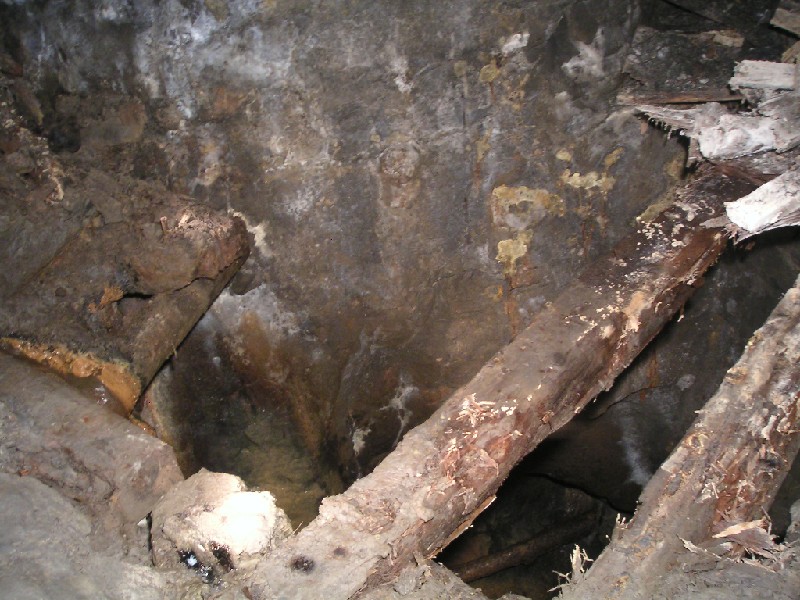 sumpintohangramp.JPG - Sump which drains water from Carr's Horse Level into the Hangingshaw Level of Rampgill mine.