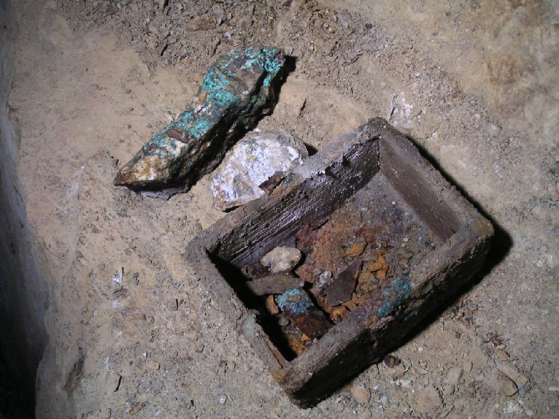 08_boxandblueore.jpg - A lttle wooden box that Tony found whilst rooting in the deads, and some copper ore that has turned blue.