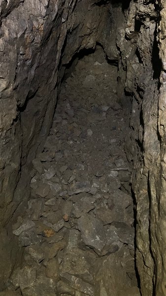 IMG_0162.jpg - Stope below the current forehead of digging.