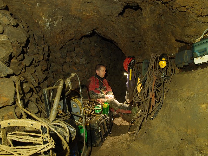 P8063953.JPG - Equipment and bait station.