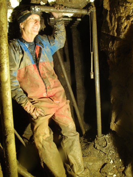 P8063958.JPG - Dog pete at the forehead. Apparently around 15m from the furthest point the Lawson's reached in their dig from the 1990's.