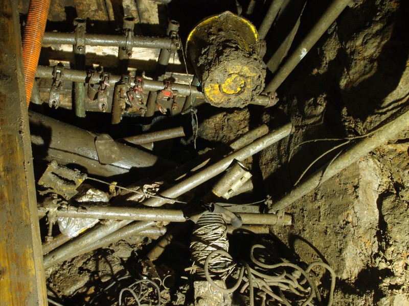 P1122328.JPG - Bottom of the shaft.