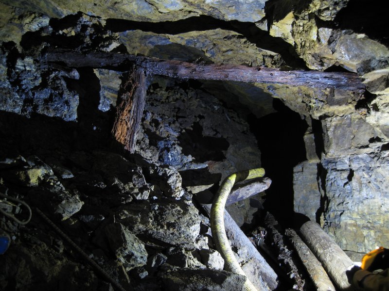 IMG_1368.jpg - The continuation of the Firestone Level, complete with orginal timbers. Things round the corner get really grotty.