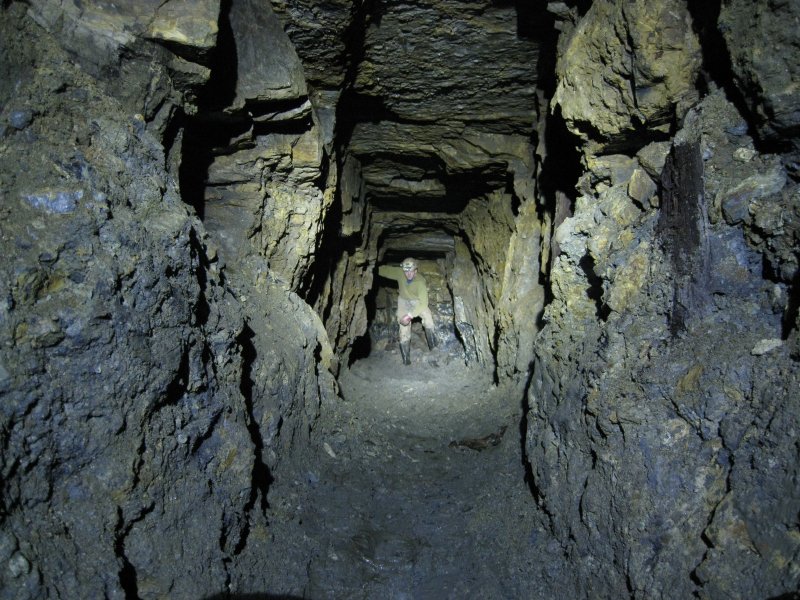 IMG_1369.jpg - The blind drive that spurs from the main level. This will back filled with waste material from the shaft.