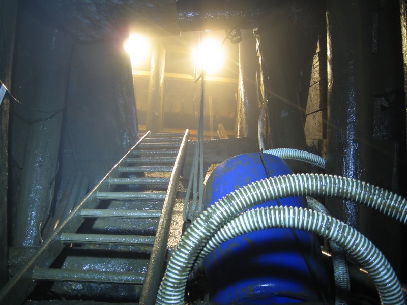 Img_3859.jpg - Looking up from the shaft bottom.