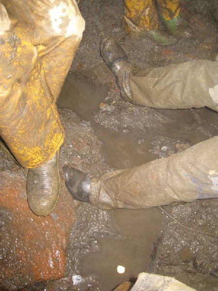 IMG_2174.jpg - At last the pooling water in the shaft bottom draining a bit.