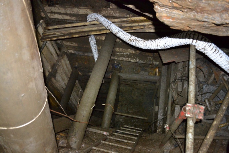 DSC_1517.JPG - Right at the shaft bottom.