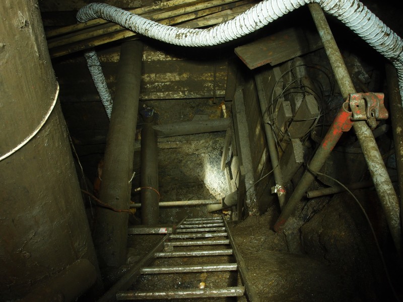 PB090917.JPG - Right at the shaft bottom.