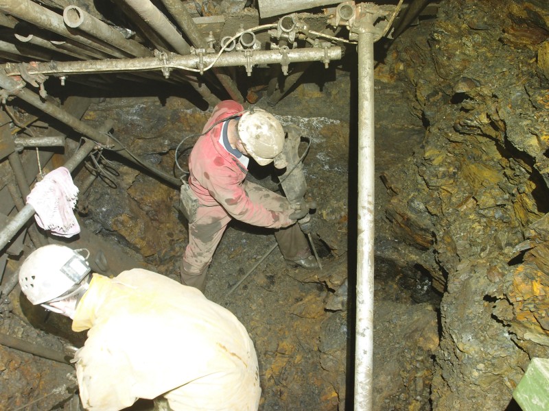 P3118430.JPG - Going is good, Pete on the Kango and Ben on the kibble.