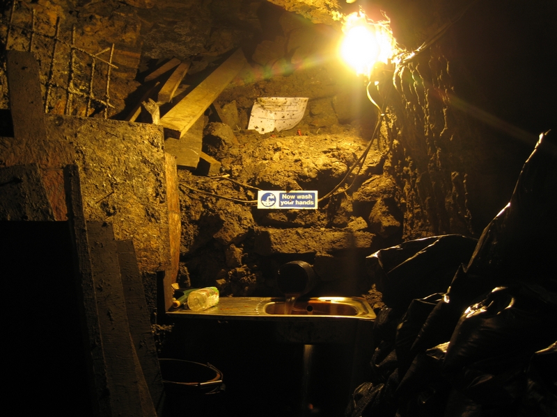 IMG_5888.JPG - Good to see that hygiene is of paramount importance.