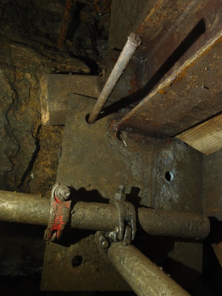 P5279131.JPG - Steel supports. All being taken very seriously.