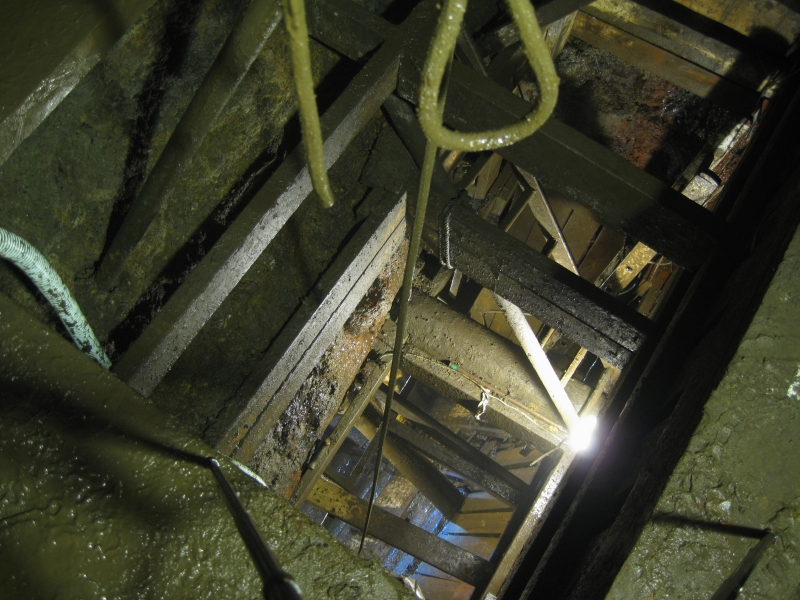 IMG_3179.jpg - Looking down the shaft.