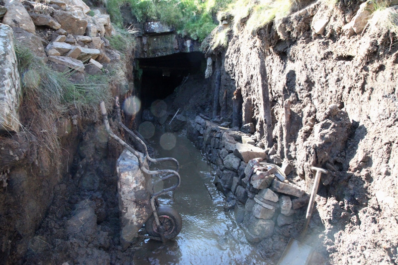 26_semiclearedentrance.jpg - New walling infront of old stemples.