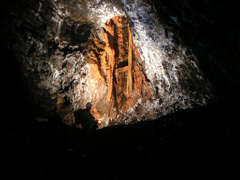 ghg_stope_shaftcalciteflow1.jpg - Another view of the shaft and flow, Mark providing illumination.