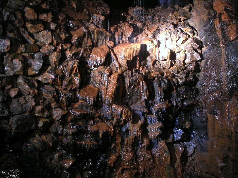ghg_stope_wallcalciteflow.jpg - These calcified deads are part of the 'boundary' walls placed in the stope.