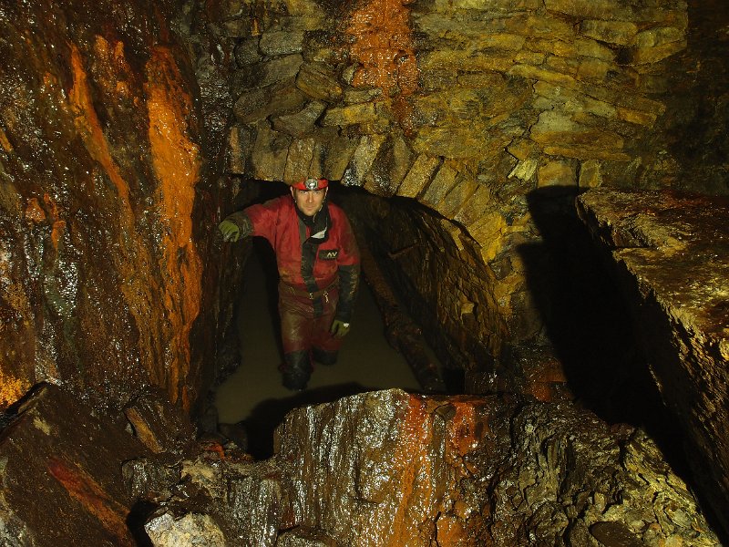 P5083622.JPG - Roof falls before section of arching.