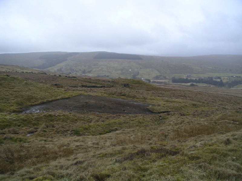 gudhamgillfirestoneshafts_spoils1.jpg - View down the moor with some of the spoil heaps. Dowgang Hush is along the woods on the left.