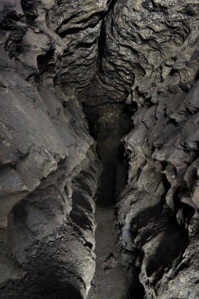 DSC_0560.JPG - Passage way in the caverns. Photo by Karli.