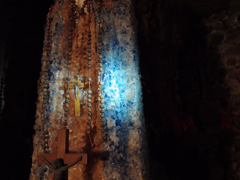 P5200625.JPG - Close up of the rarer blue crystals.