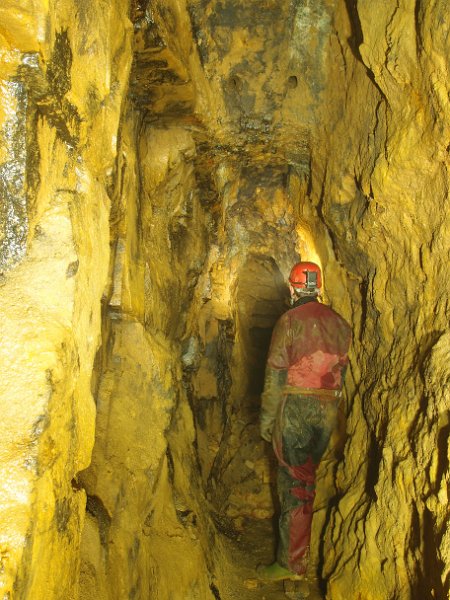 P6123860.JPG - Stope above the level.