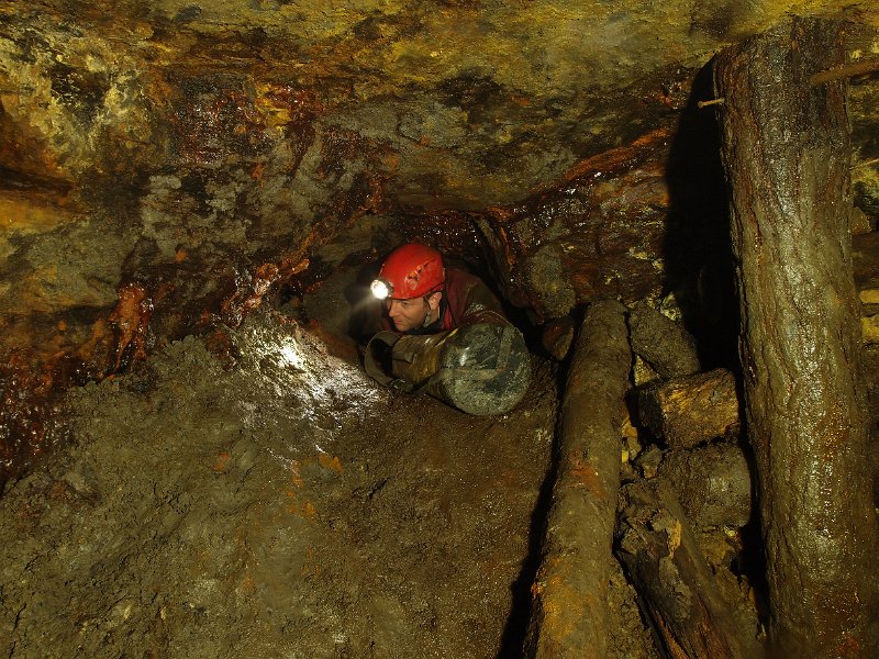 P6123867.JPG - Crosscut towards the stope.