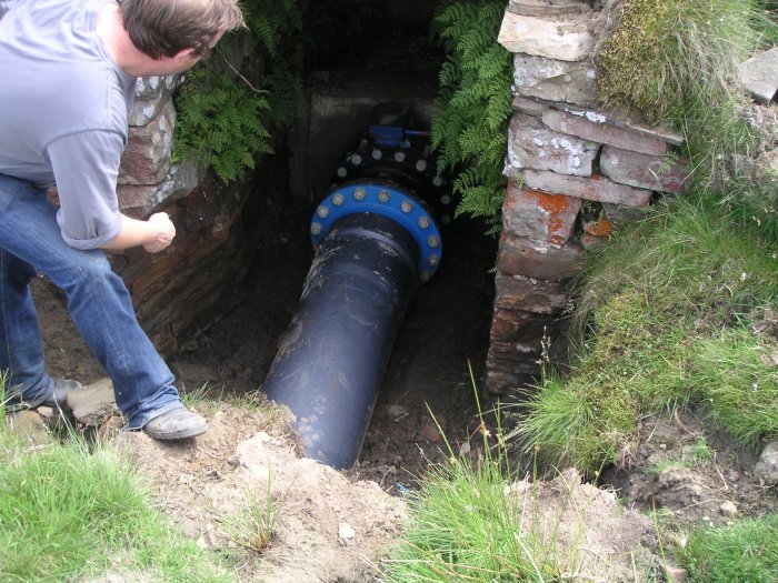 newpipefromsmallcleughres.jpg - The water feed from Handsome Mea Reservoir.