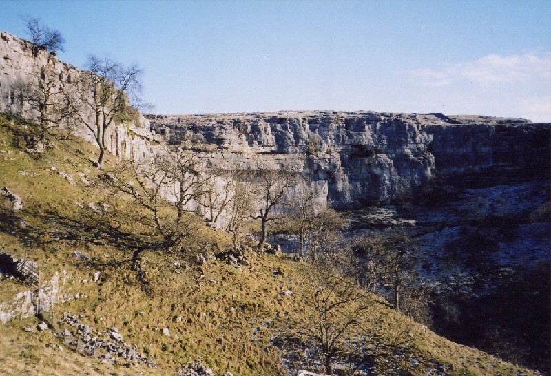 malhamcove2.jpg - Malham Cove from the side whilst walking to the top.