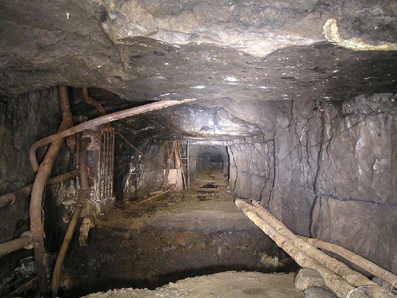 rg_rgshaft_4.jpg - The view across Rampgill Shaft. On the right the traverse line can be seen with the strapped pipes across the shaft. On the other side the ladder by the box takes you up into the engine room.