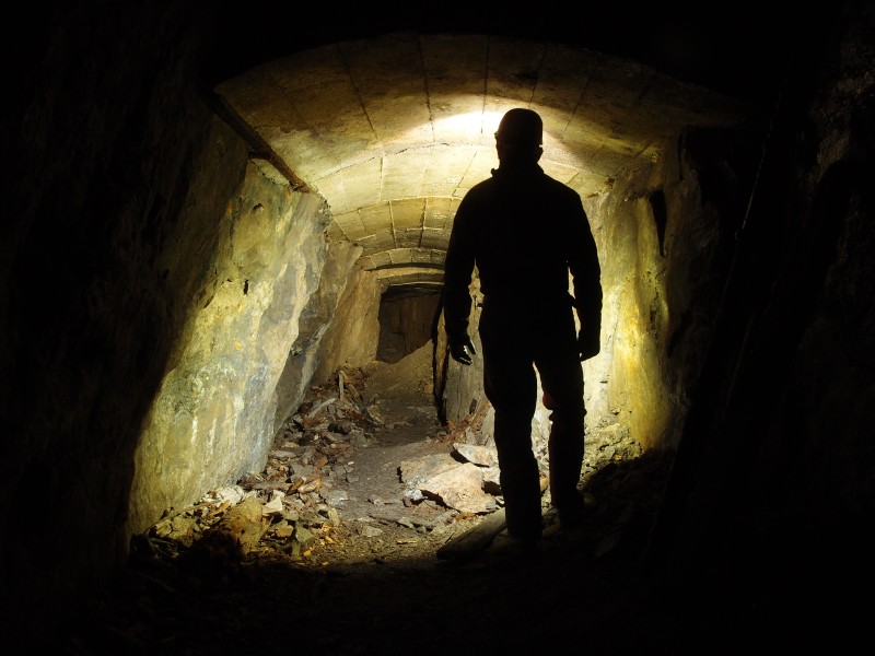 PC043085.JPG - Towards the forehead in the VM arching section of Rampgill Vein.