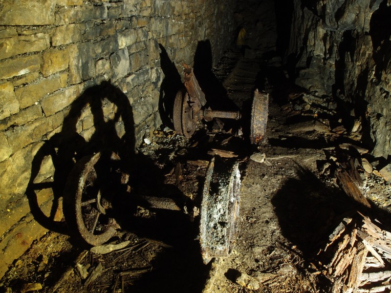 PC043126.JPG - All that remains of the ore tub are the wheels.