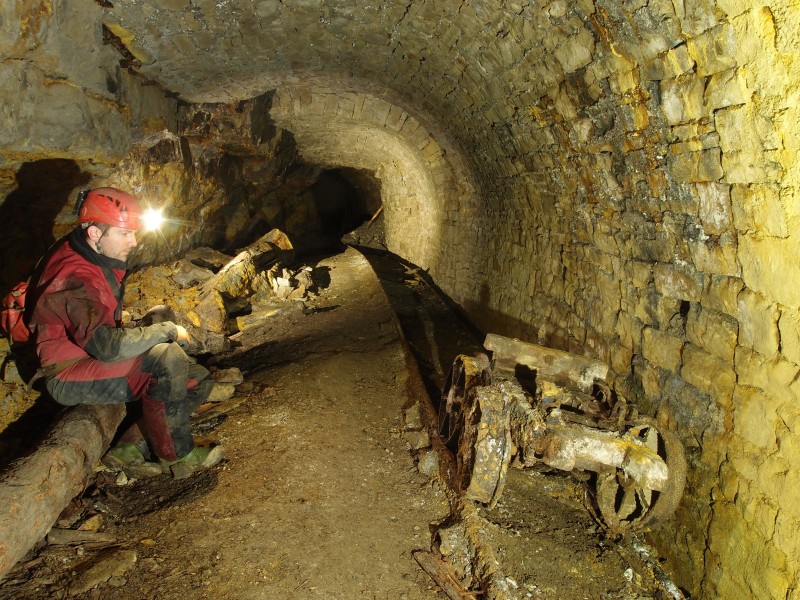 PC043131.JPG - Floor heave and fallen arching.