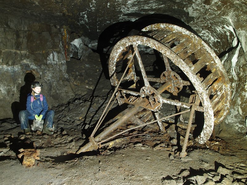 PA235397.JPG - Hannah tired of posing, sticking it to the old man by sticking her tongue out.