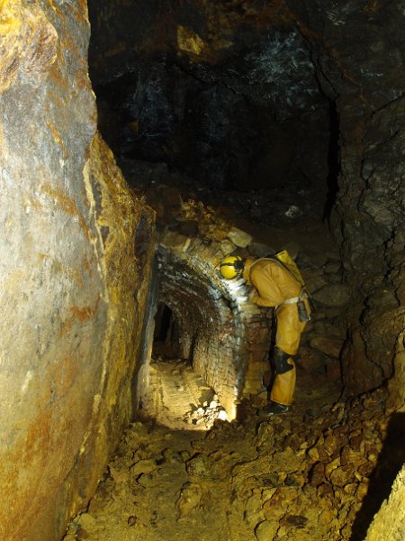 PB124666.JPG - Hanging wall and nicely tied in arching.