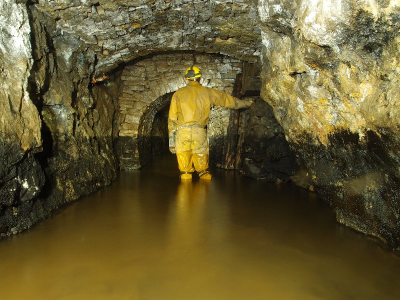 PB124710.JPG - Hopper and arching.