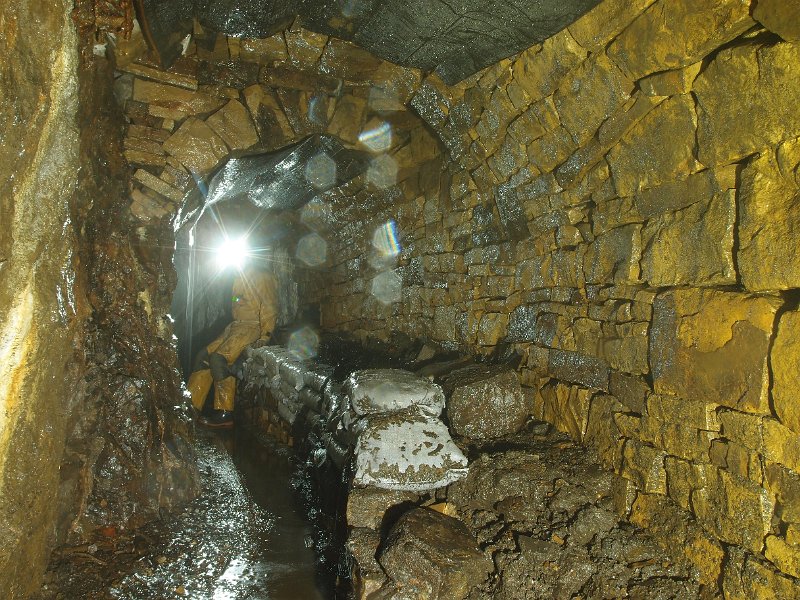 PB124715.JPG - Spil at the digs.