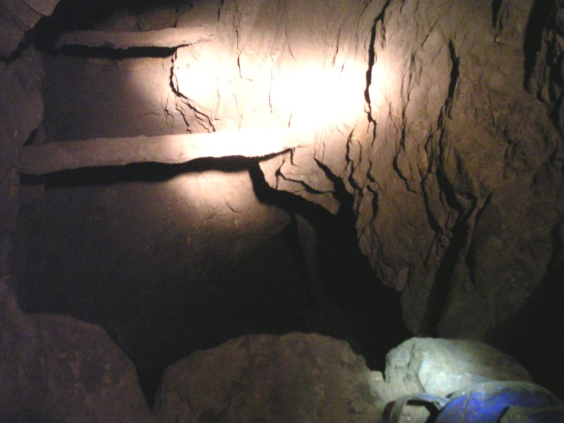 sc_drop.jpg - After the second rise you more or less drop down immediately back to the same elevation as Carr's Cross Vein. We where getting very excited at this point as we knew Baron's Sump had to be close.