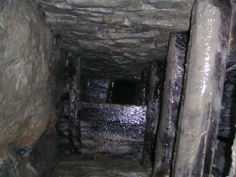 sc_risetomiddlecleugh.jpg - The climbing Way to Middlecleugh Level some 40m above.