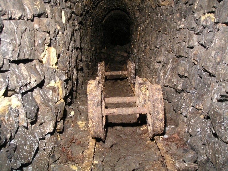 sc_oldfan_sublevel_wheels3.jpg - A close up of the wheels in the sublevel.