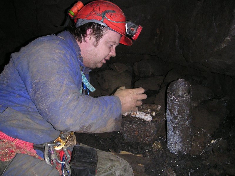 PICT0010.JPG - The old dynamite.