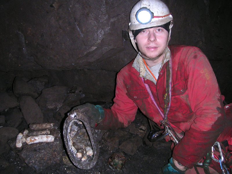 PICT0013.JPG - The old dynamite.