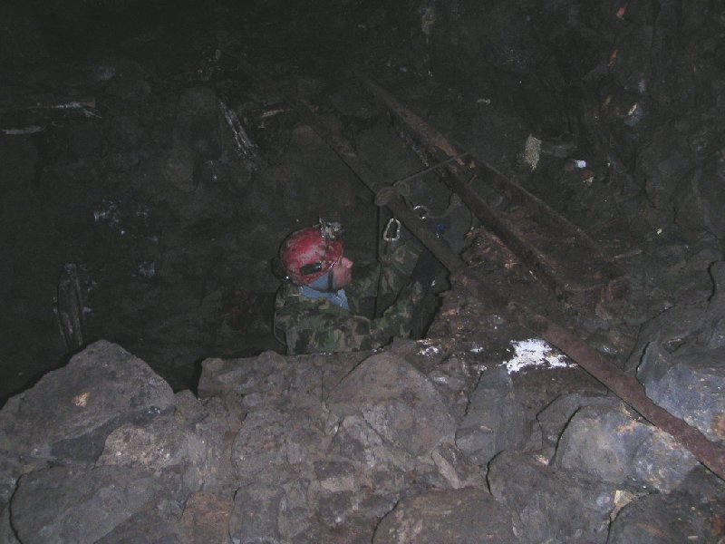 Pict0018.jpg - Checking out the shaft, which connects to the lower level, same as the ore shoot - before we knew this.